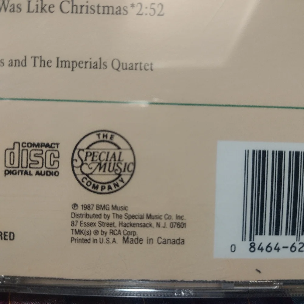 ⭐ BOGO ⭐ Elvis's Christmas Album CD - Picture 3 of 3